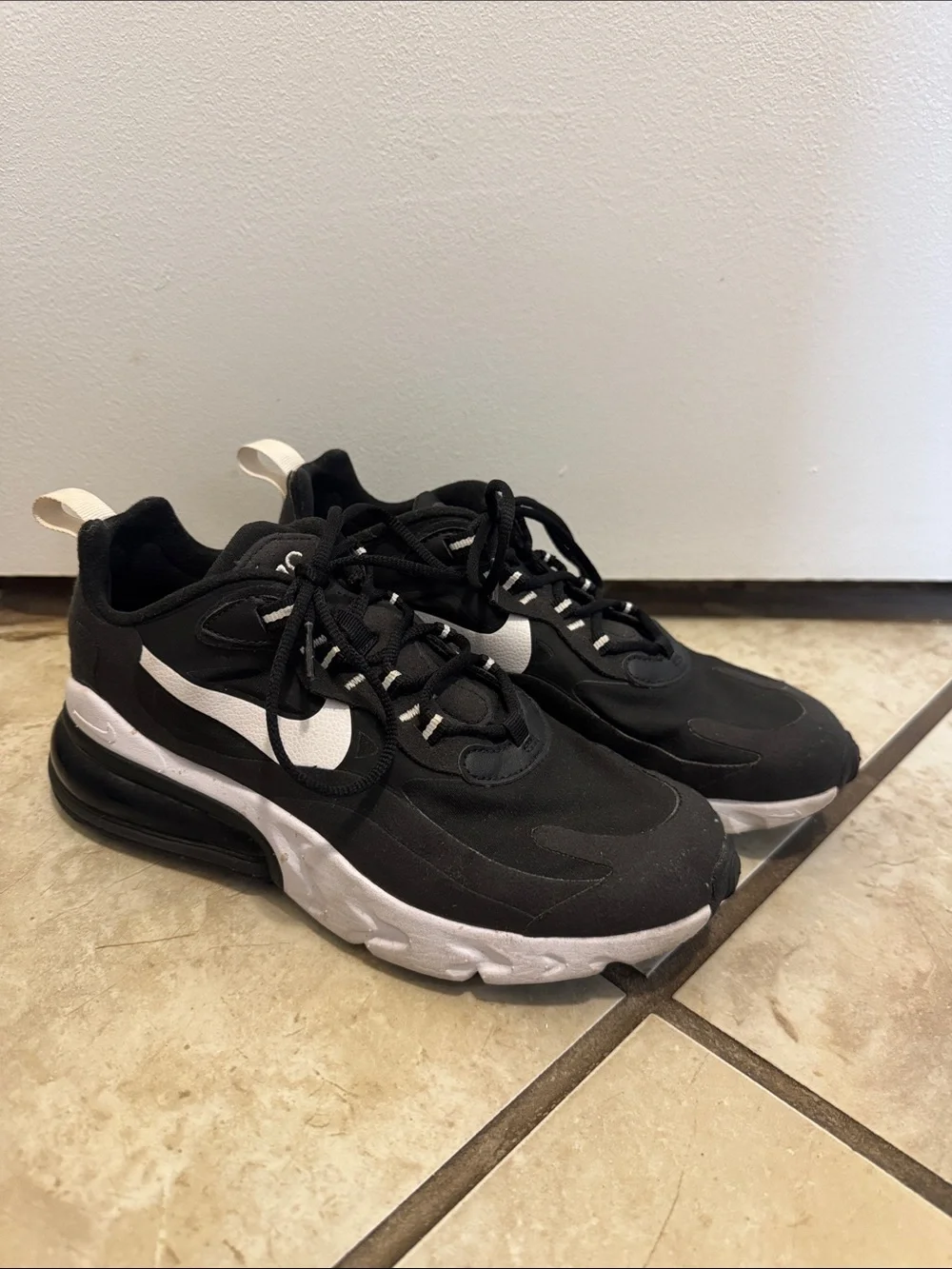 Nike Men's Black & White Athletic Sneakers